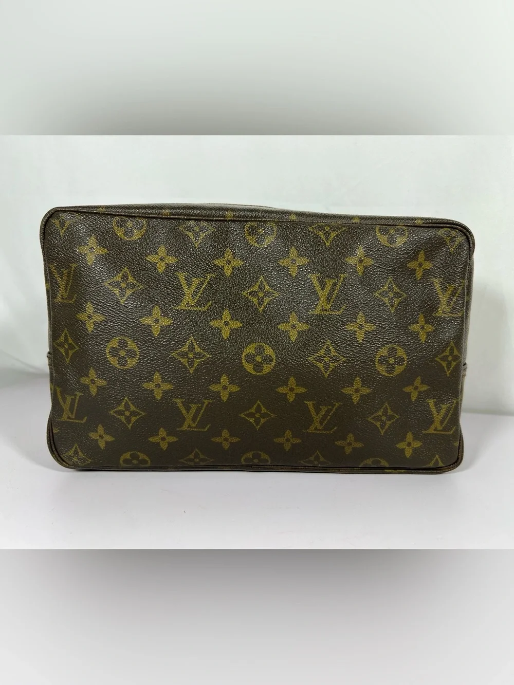 7010:  Louis Vuitton Monogram Poche Toilette 26 Cosmetic Travel Toiletry Case